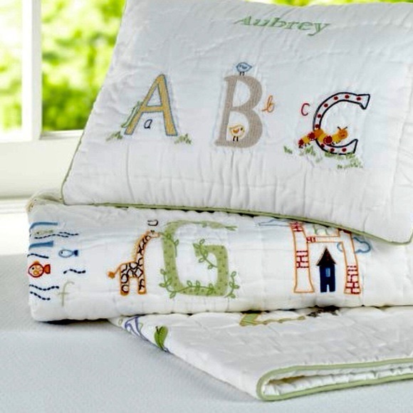 Pottery Barn Kids Heirloom Alphabet Crib Toddler Baby Nursery Quilt - Picture 1 of 11